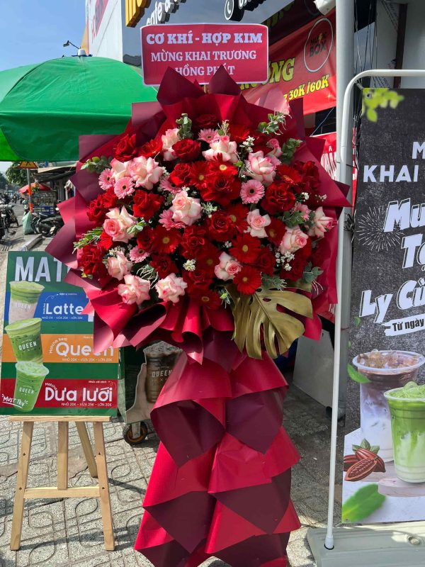 Kệ Hoa Khai Trương Ấn Tượng tại quận 12 phong cách hiện đại